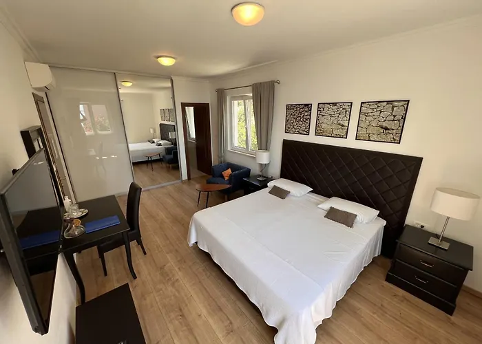 Stone House Buljanovic 살리