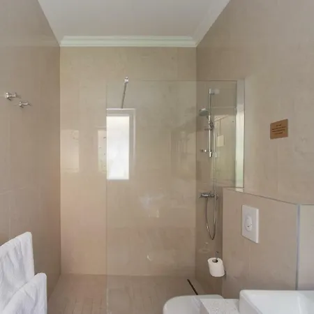 Stone House Buljanovic * サリ