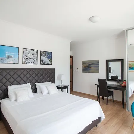 Stone House Buljanovic アパート *